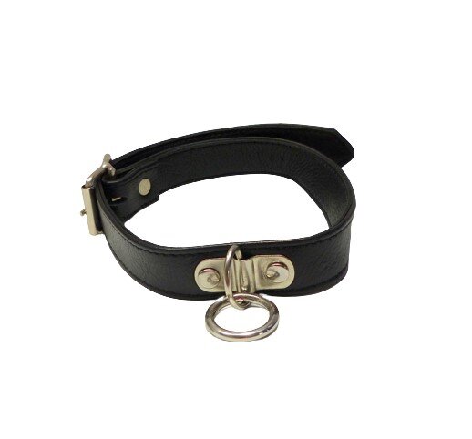 Leather collar with O-ring pattern